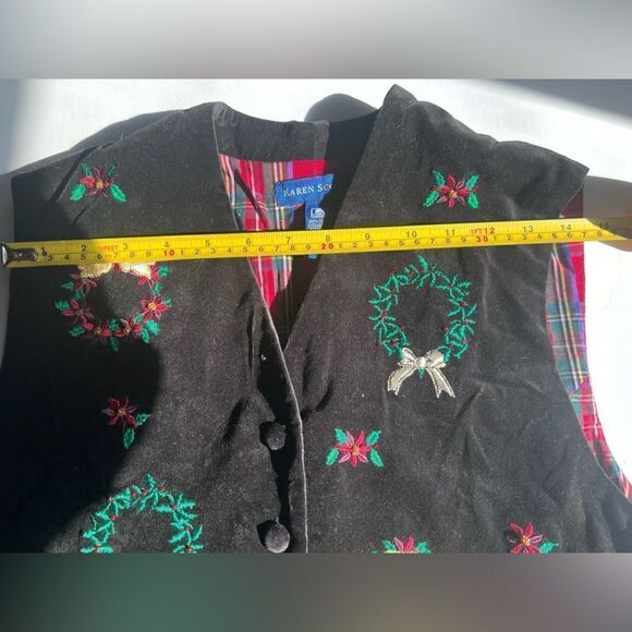 Karen Scott Christmas Vest Med Black Velvet Christmas Wreath Gift NWT - Picture 3 of 8